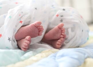 Dlaczego niemowlaki pływają? Dlaczego niemowlaki pływają?