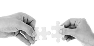 Jak oprawić puzzle bez kleju?