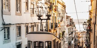 Kiedy kupować wózek i łóżeczko?