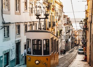 Kiedy kupować wózek i łóżeczko?