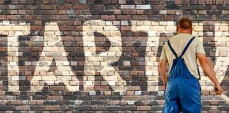 Kiedy można zacząć nosić dziecko przodem?