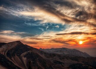 W jakich godzinach nie powinno się przebywać na słońcu? W jakich godzinach nie powinno się przebywać na słońcu?